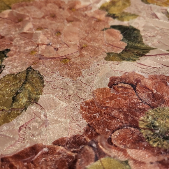 Floral Stretchy Textured Satiny Sleeveless Top. Size SM Small. VariousPinkShades - Picture 2 of 4